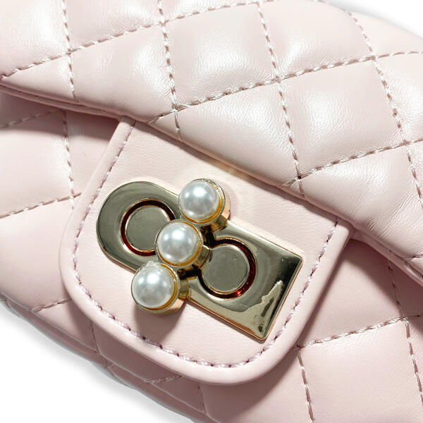 Pearl Closure Quilted Purse, pink