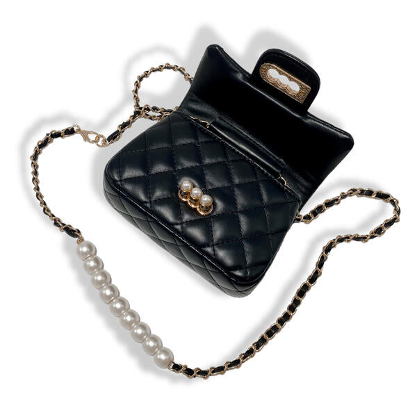 Pearl Closure Quilted Purse, black