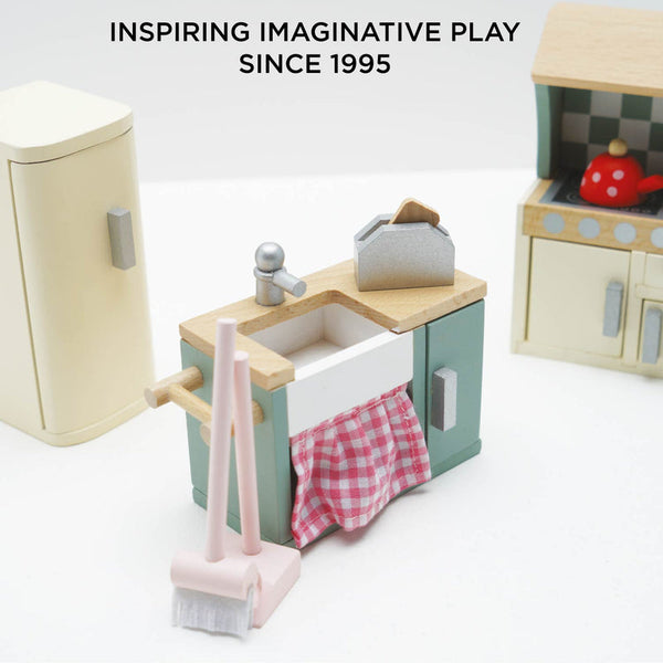 Dolls House Kitchen Furniture Set