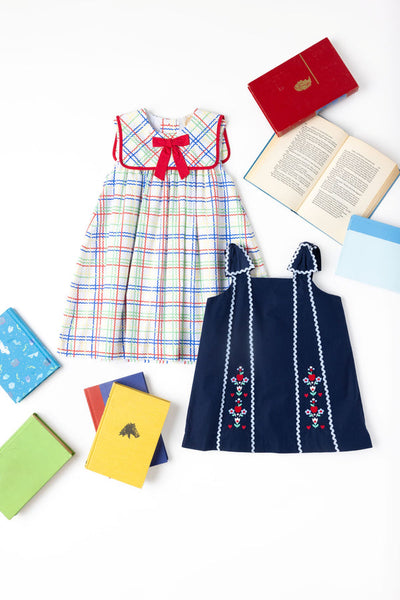 Sleeveless Stewart's Square Collar Dress